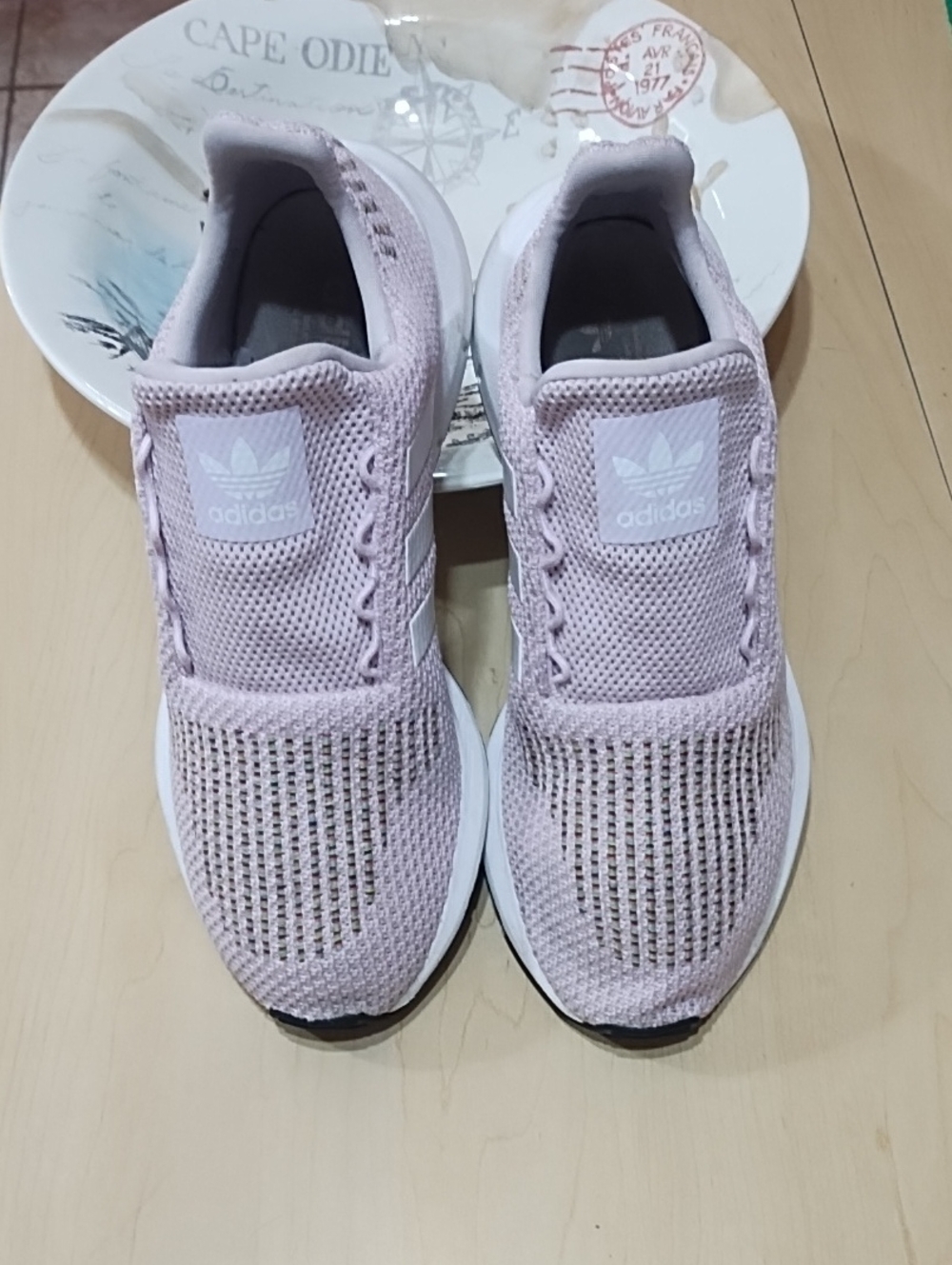 adidas Women's Slip-On Knit Running Shoes - Pale Pink Good Condition Size 9.